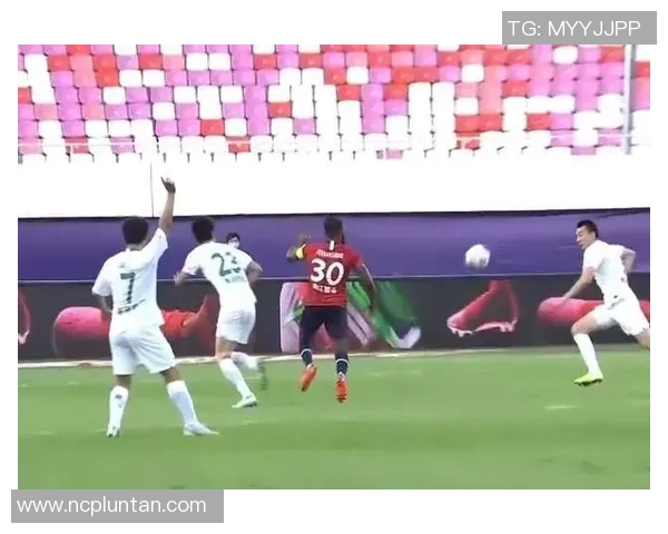 重庆排球队逆袭之旅揭秘：从低谷到巅峰的奋斗与荣耀