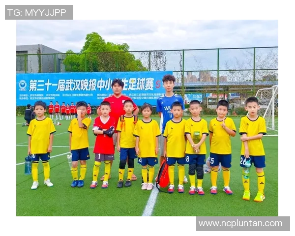 武汉足球队整体压制战术解析与实战应用探讨